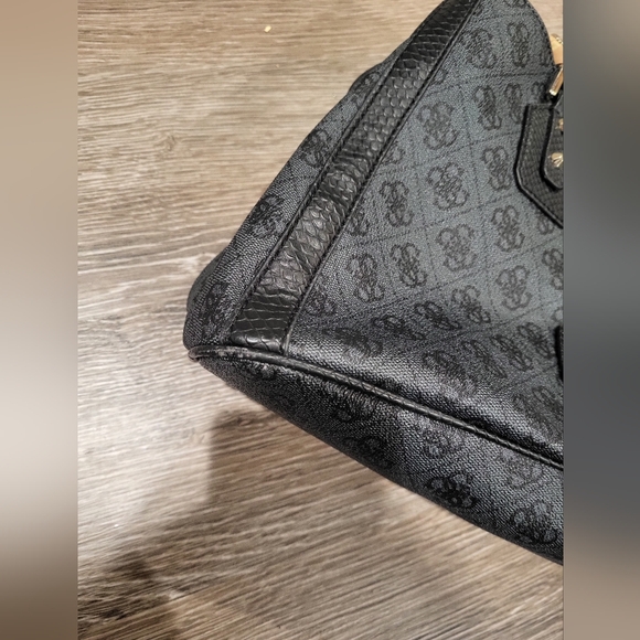 GUESS black and tan purse - Picture 2 of 16